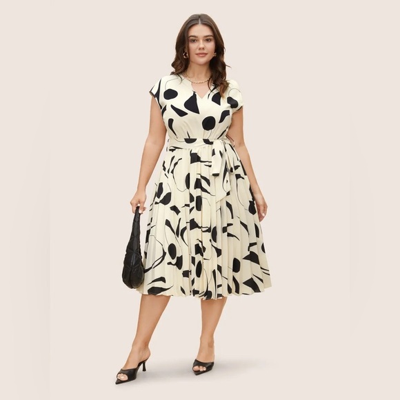 BLOOMCHIC
Silhouette Floral Print Cap
Sleeve Midi Dress - Picture 3 of 14